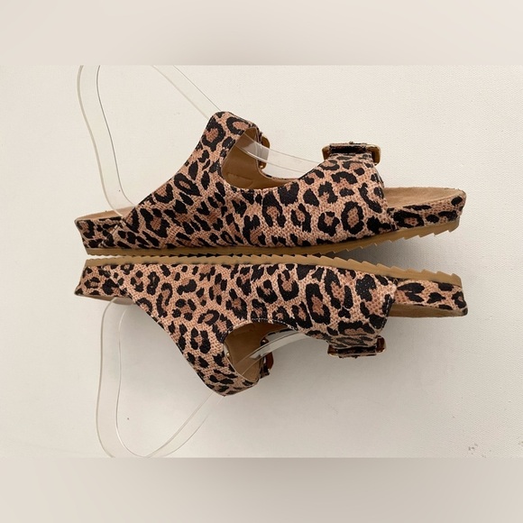 Stuart Weitzman Freely leopard cheetah suede buckle flat Sandal 10 - Picture 6 of 9